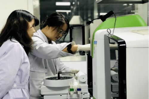 黨史學(xué)習(xí)教育引領(lǐng)服務(wù)升級(jí) 食品藥品檢測(cè)中心立足‘四個(gè)一’提升教育咨詢效能